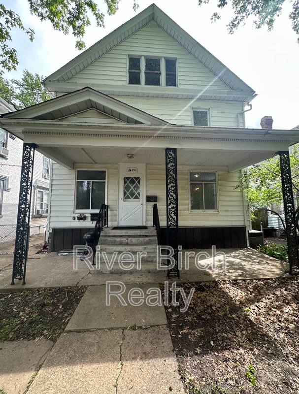 Apartment for rent at 430 W Edwards St #1, Springfield, IL 62704