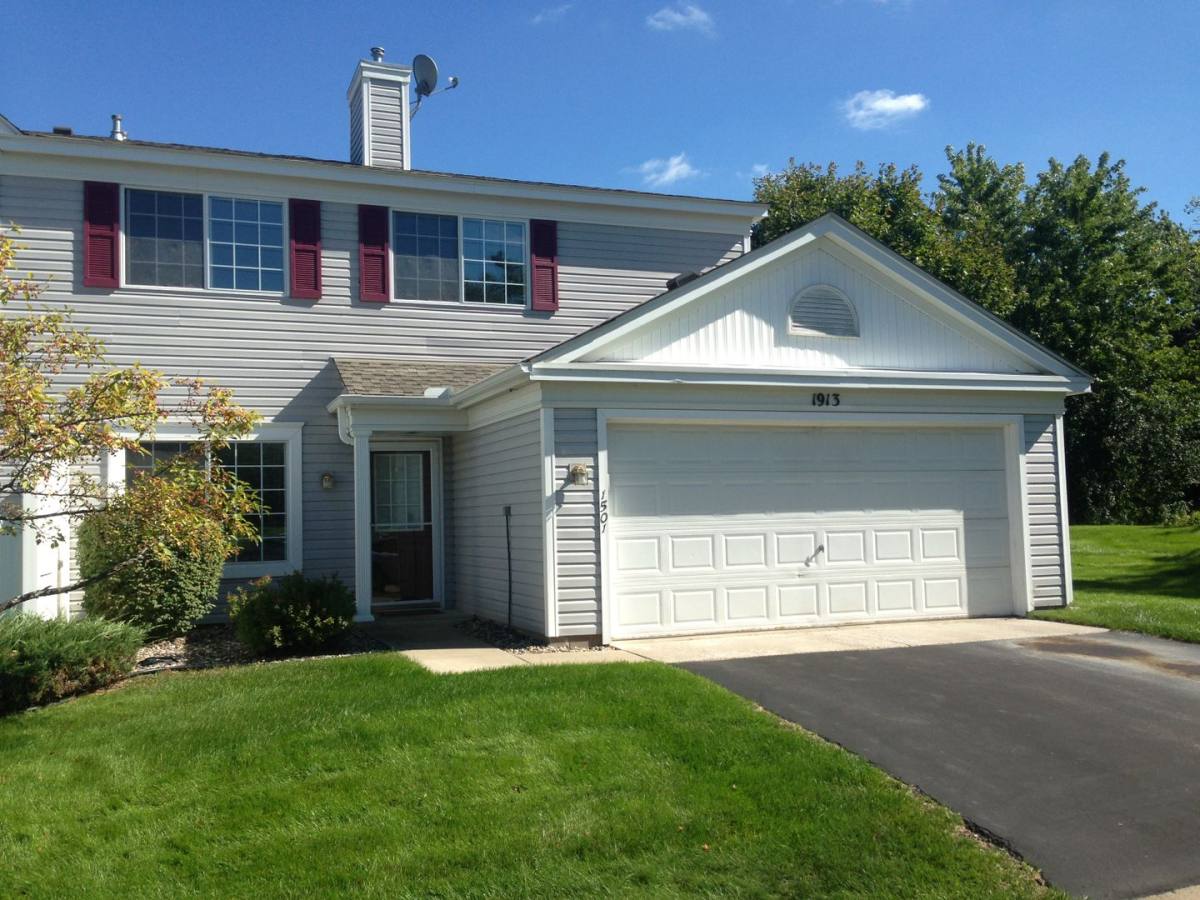 Townhouse for rent at 1913 Southcross Dr, Burnsville, MN 55306