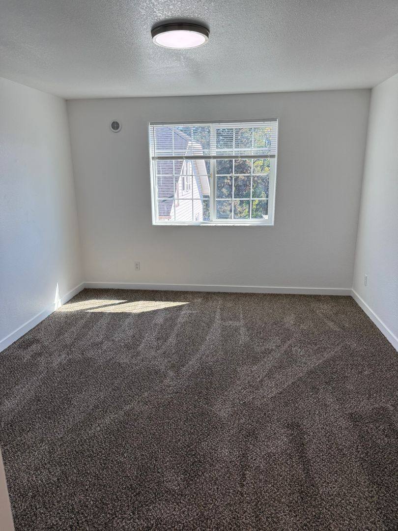 Townhouse for rent at 613 SW Utah St, Camas, WA 98607