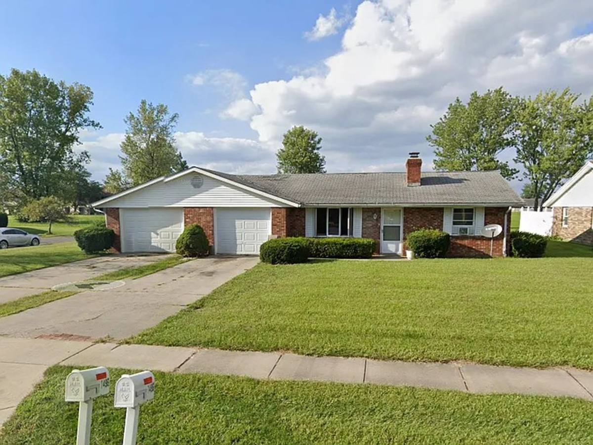 Apartment for rent at 1496 Edgewood Dr, Lima, OH 45805