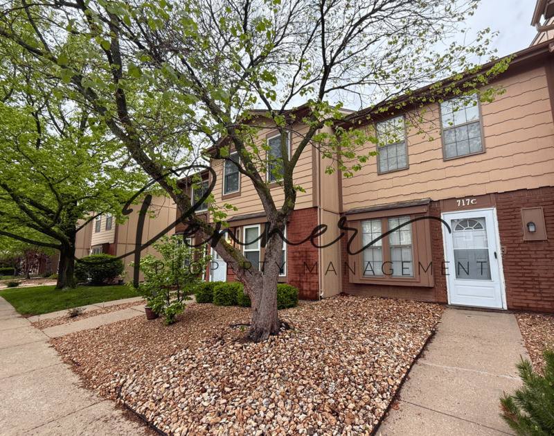 Townhouse for rent at 717-C SW Liggett Rd, Blue Springs, MO 64015
