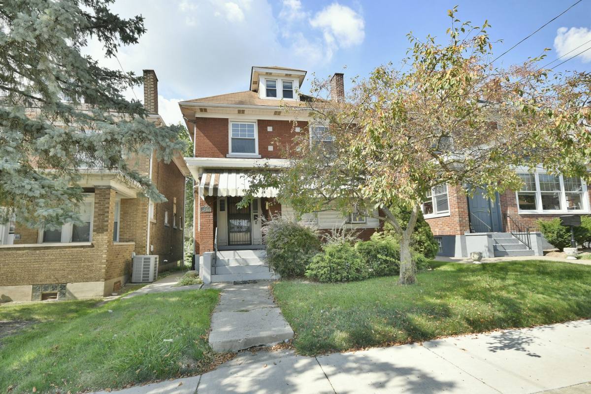Apartment for rent at 2110 W St, Homestead, PA 15120