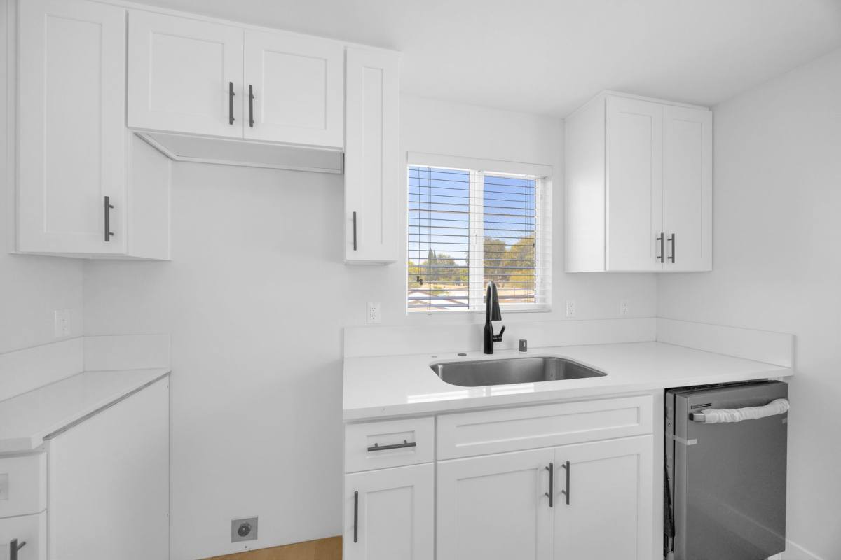 House for rent at 1607 B Vuelta Grande Ave Ca #B, Long Beach, CA 90802