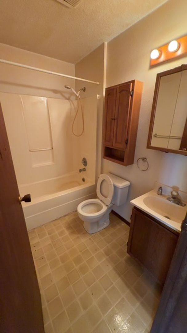 Apartment for rent at 124 N Broadway St, Canton, SD 57013