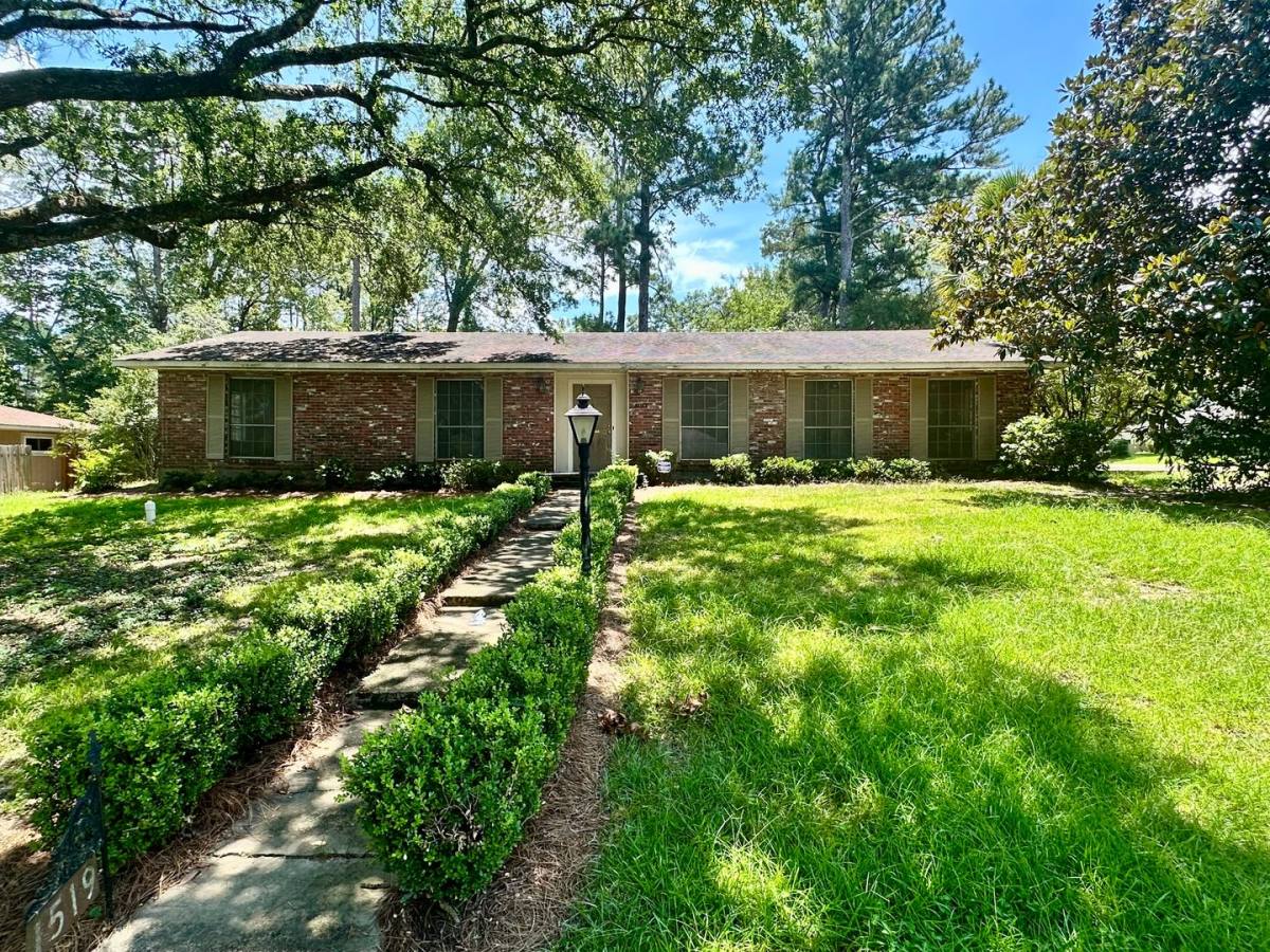 House for rent at 1519 Roswell Ave, Jackson, MS 39211