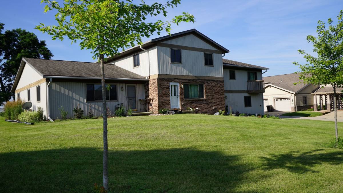 Apartment for rent at 1909 Fox Run, Mount Horeb, WI 53572