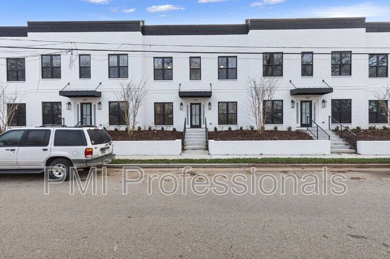 Townhouse for rent at 231 S Bilbro Ave, Murfreesboro, TN 37130