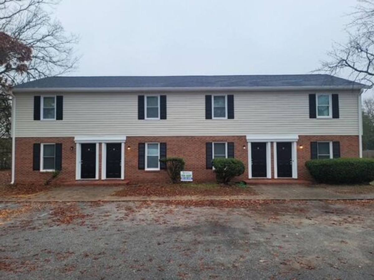 Apartment for rent at 2617 Emanuel Church Rd, West Columbia, SC 29170