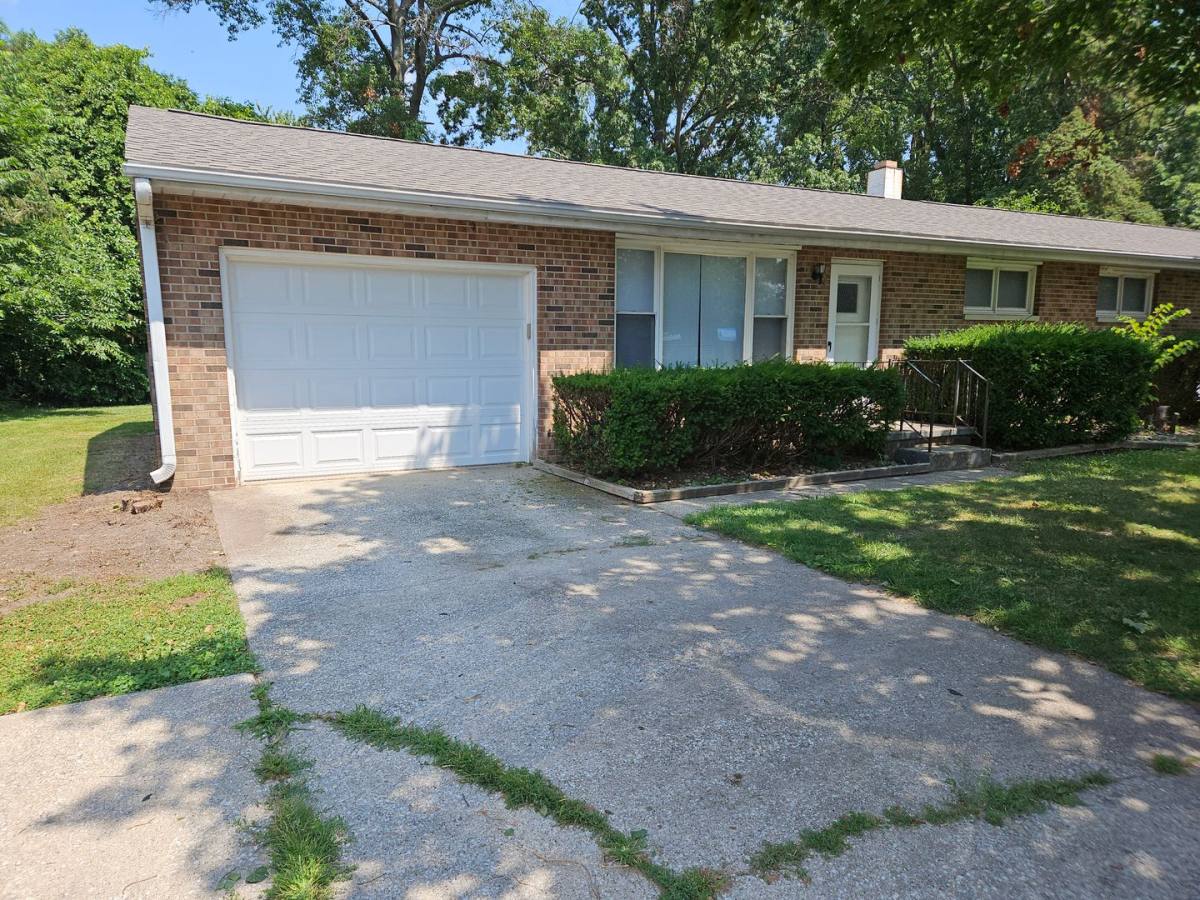 Apartment for rent at 1716 E Bristol, Elkhart, IN 46514