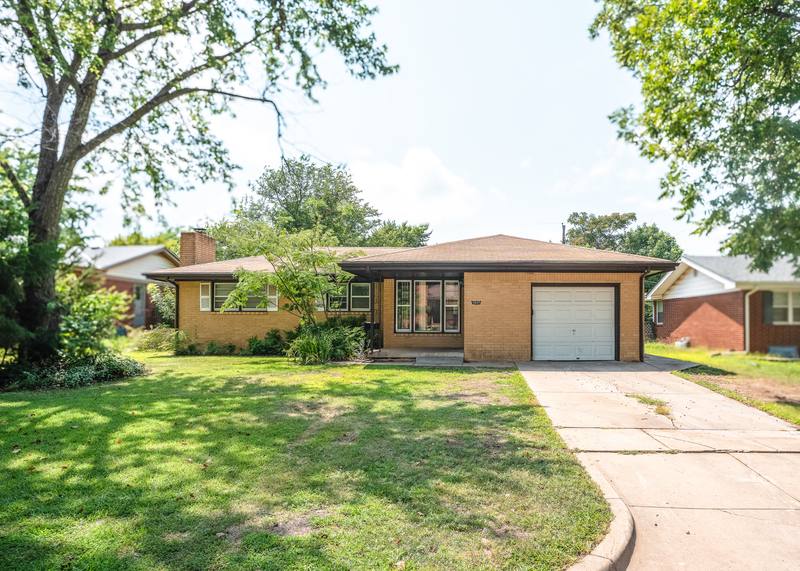 House for rent at 1021 S Eastern Ave, Wichita, KS 67207