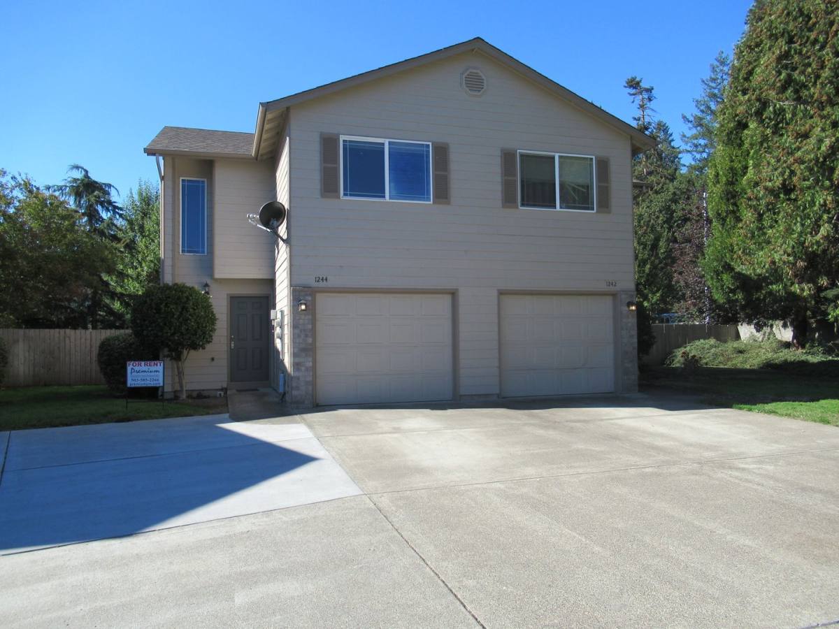 Apartment for rent at 1242 Country Glen Ave NE, Salem, OR 97303
