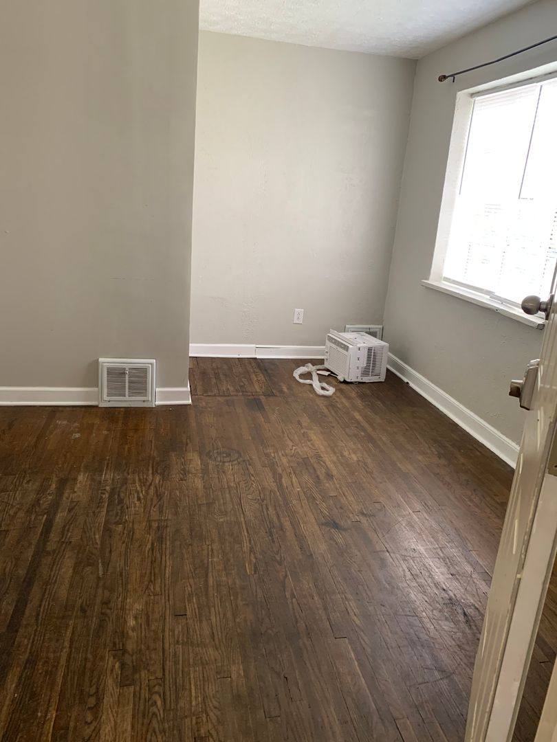 Apartment for rent at 1427 Lewis St, Charleston, WV 25301