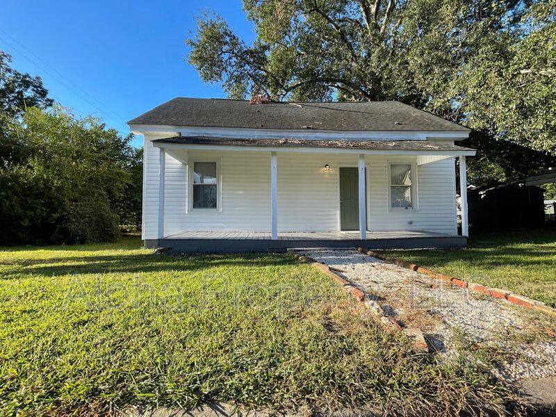 House for rent at 4 Stewart Ave, Greer, SC 29650