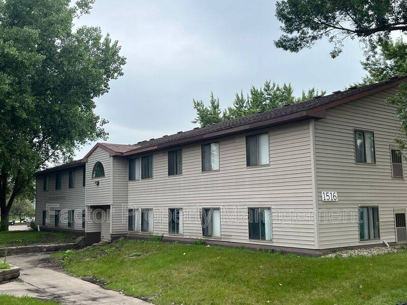 Apartment for rent at 1516 Warren St #103, Mankato, MN 56001