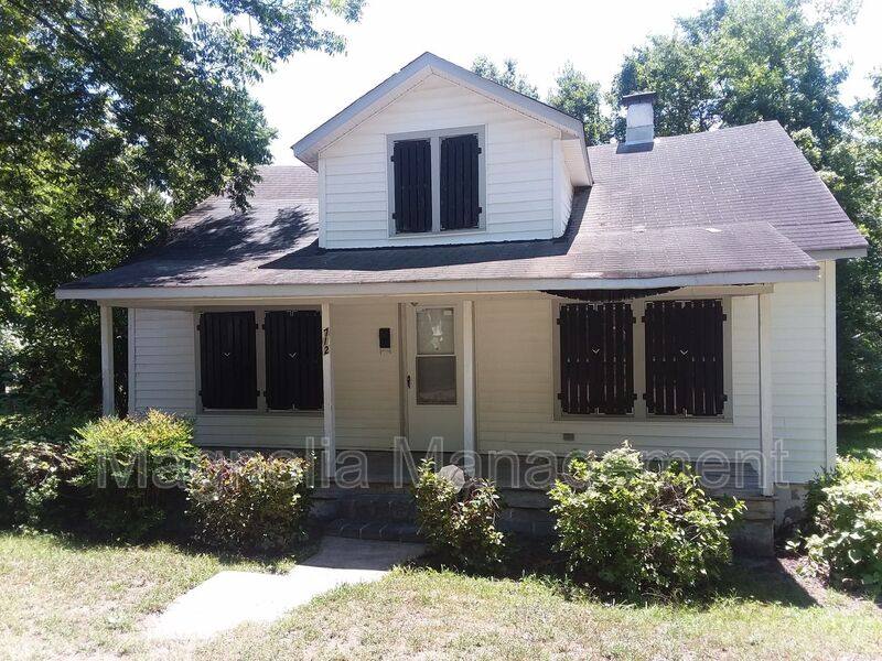 House for rent at 712 Highland Ave, Henderson, NC 27536