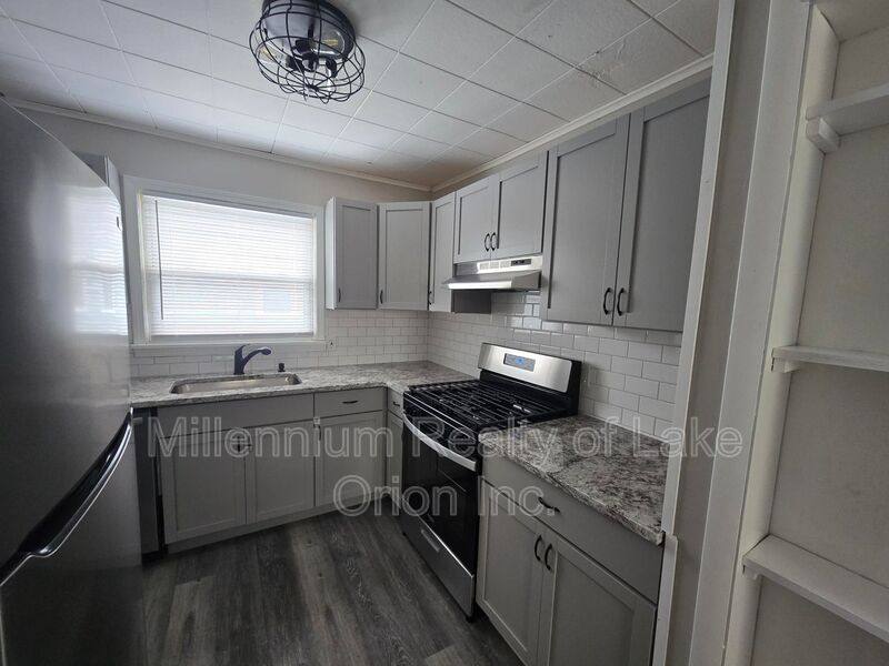 House for rent at 99 W Beverly Ave, Pontiac, MI 48340