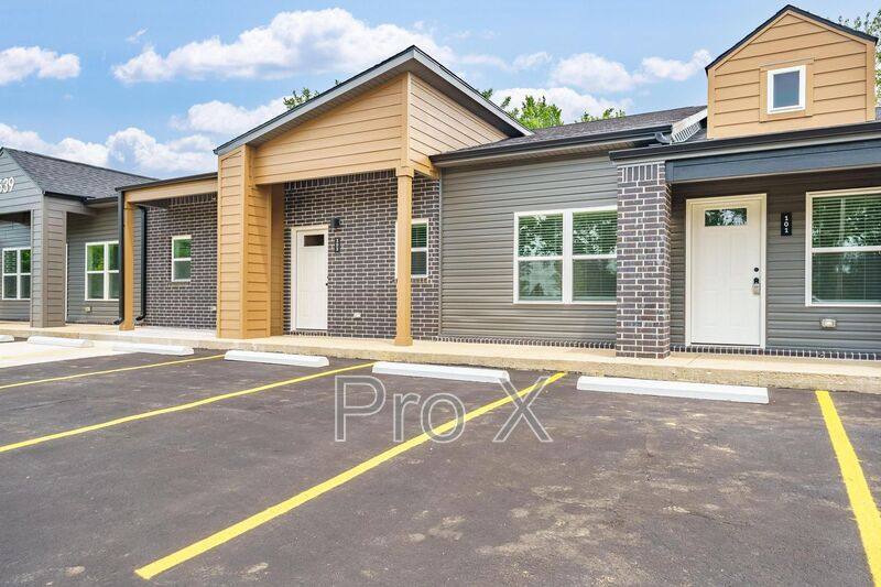 Apartment for rent at 1639 N Arkansas St #112, Rogers, AR 72756