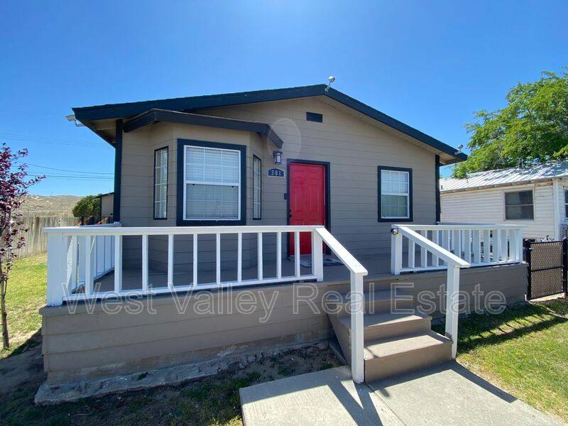 House for rent at 201 F St, Taft, CA 93268