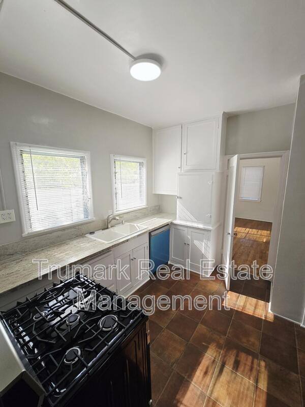 Apartment for rent at 347 Arden Ave #3, Glendale, CA 91203