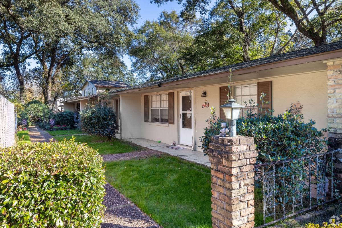 Townhouse for rent at 538 Royce St, Pensacola, FL 32503