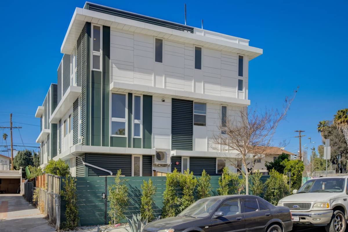 Apartment for rent at 837 N Kingsley Dr, Los Angeles, CA 90029