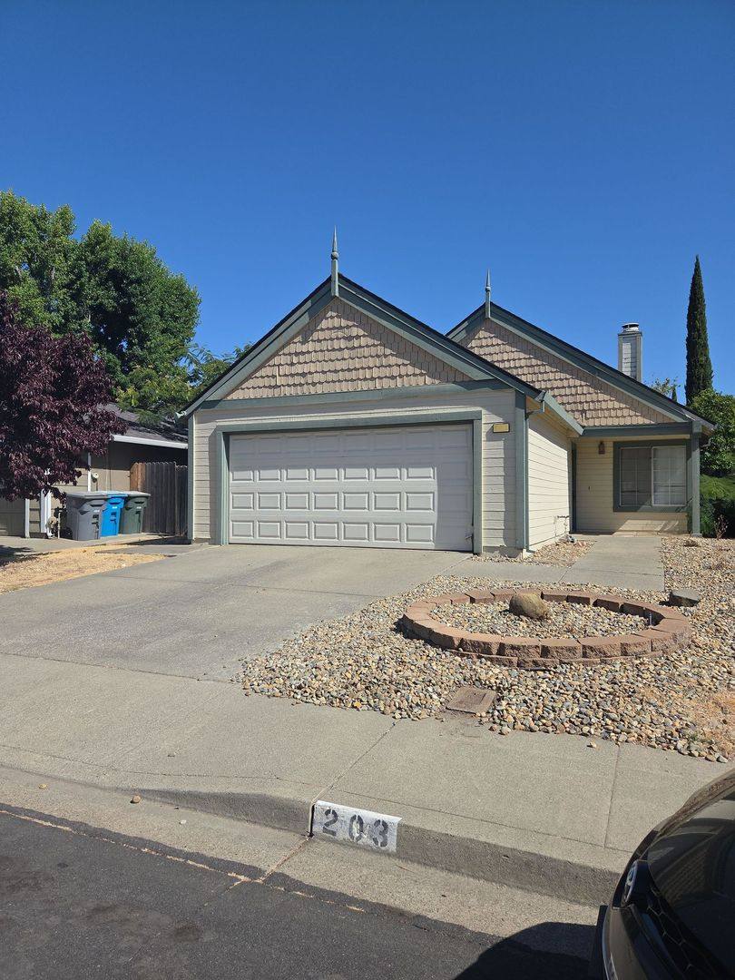 Apartment for rent at 203 Catalpa Lane, Vacaville, CA 95687
