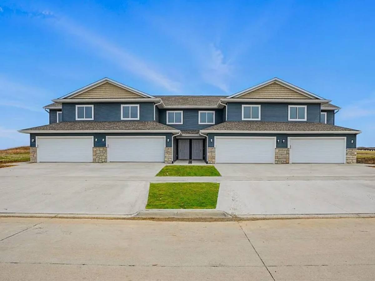 Townhouse for rent at 2004, 2006 Croell Ave, Tiffin, IA 52340