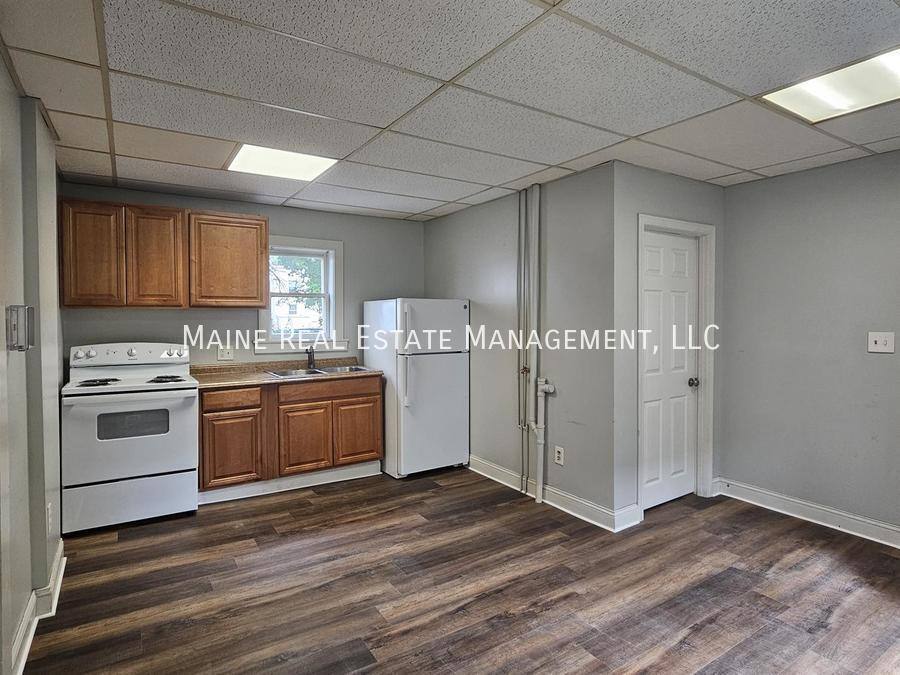 Apartment for rent at 139 Oak St #1R, Lewiston, ME 04240