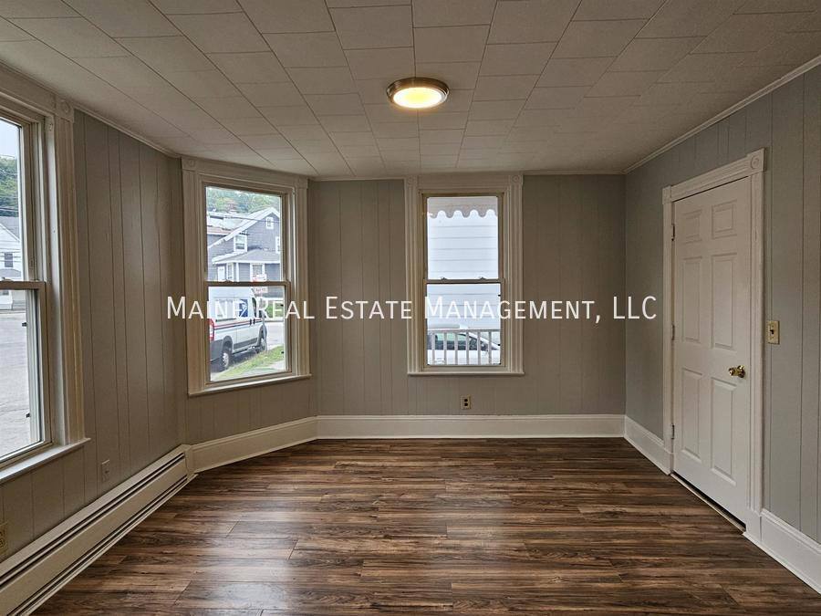 Apartment for rent at 31-33 Pine St #2, Auburn, ME 04210
