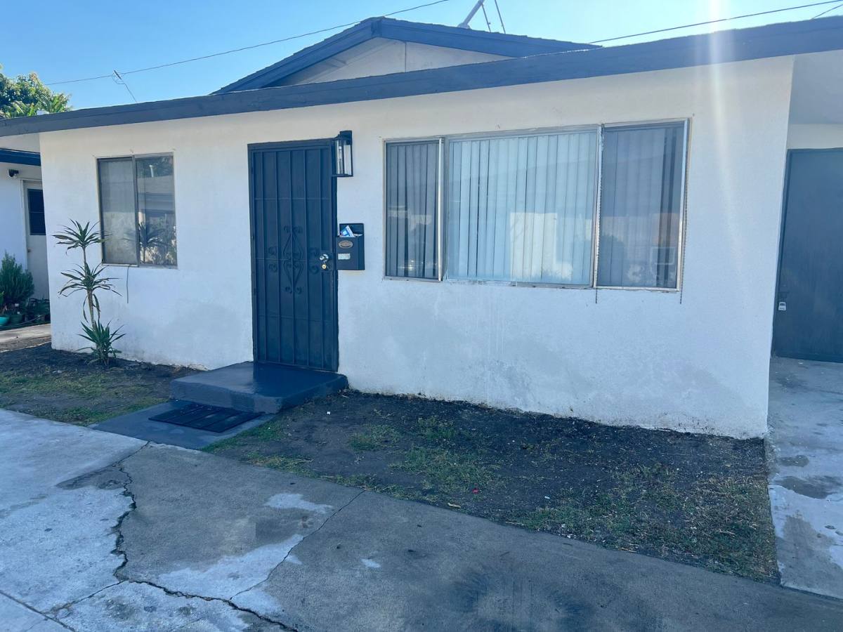 Apartment for rent at 5222 - 5230 Live Oak St, Bell Gardens, CA 90201