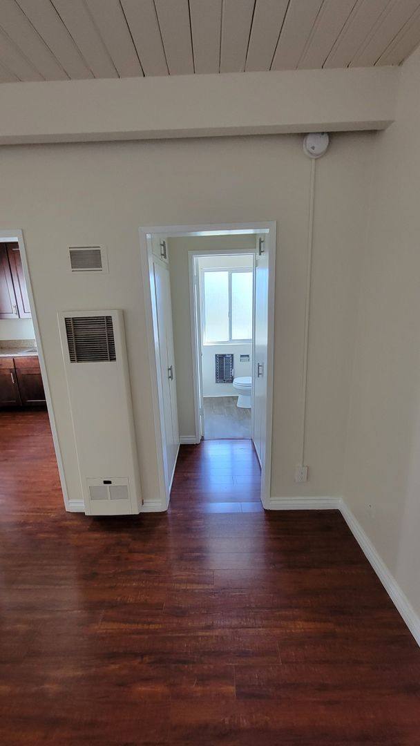 Apartment for rent at 242 W Verdugo Ave, Burbank, CA 91502