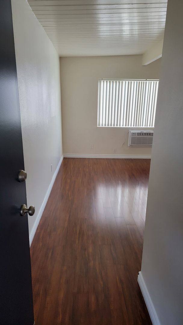 Apartment for rent at 242 W Verdugo Ave, Burbank, CA 91502