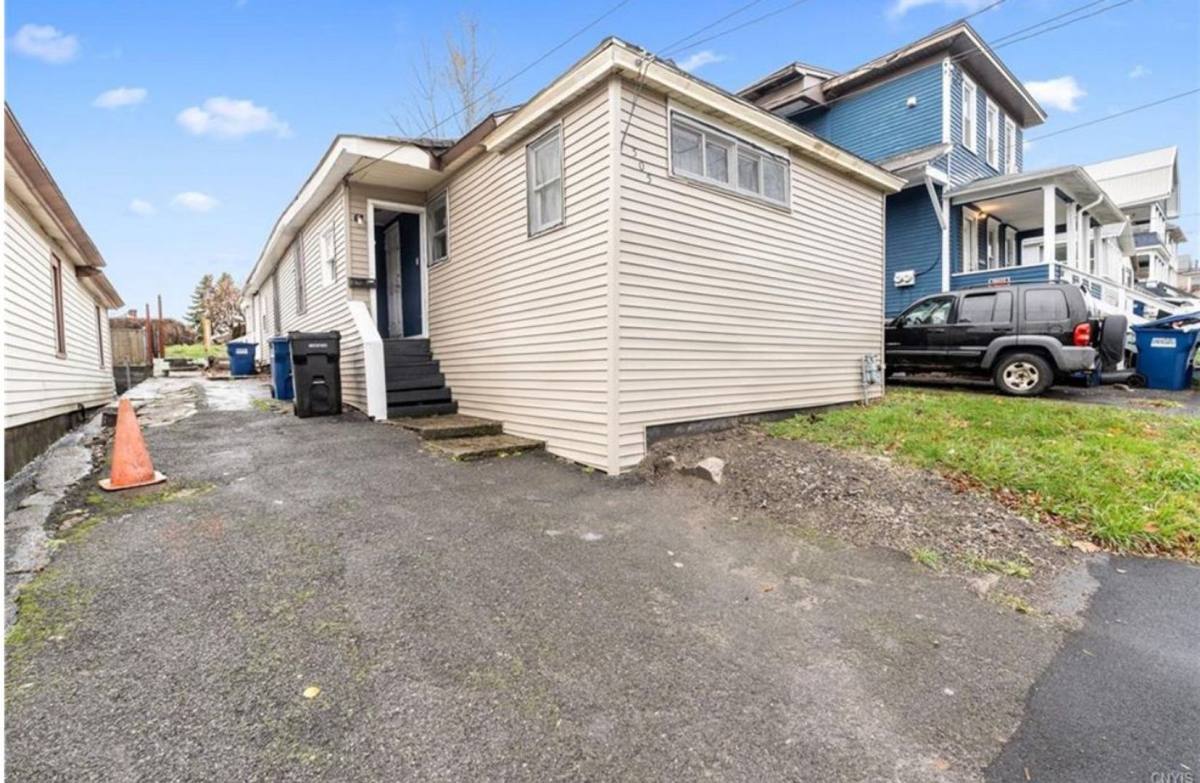 Apartment for rent at 505 Carbon St, Syracuse, NY 13208