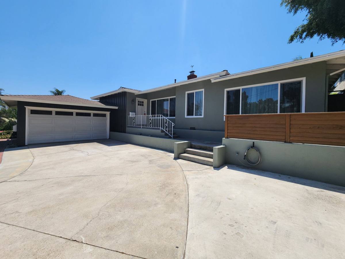 Townhouse for rent at 4136 E Wilton St, Long Beach, CA 90804