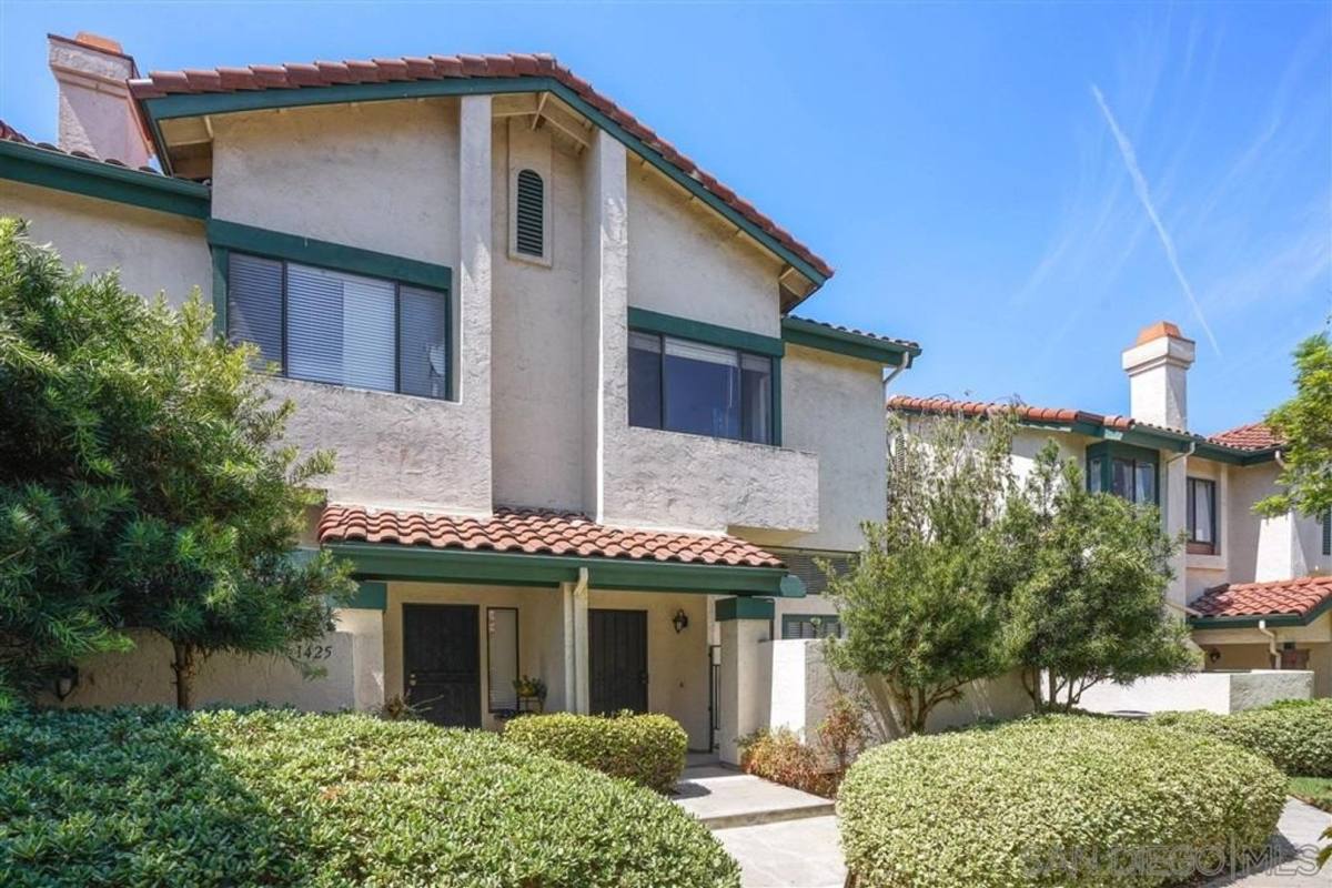 Townhouse for rent at 1427 Summit Dr, Chula Vista, CA 91910