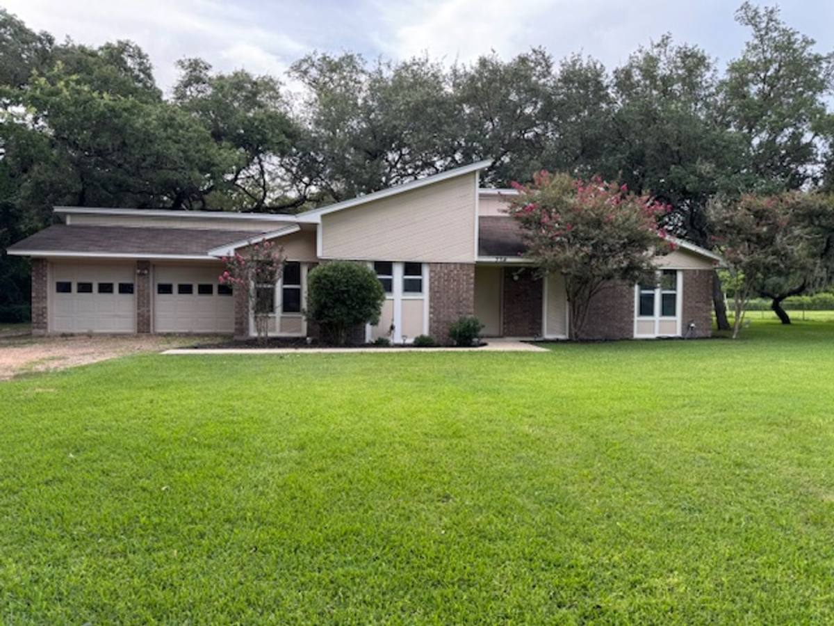 House for rent at 778 Live Oak Dr, Inez, TX 77968