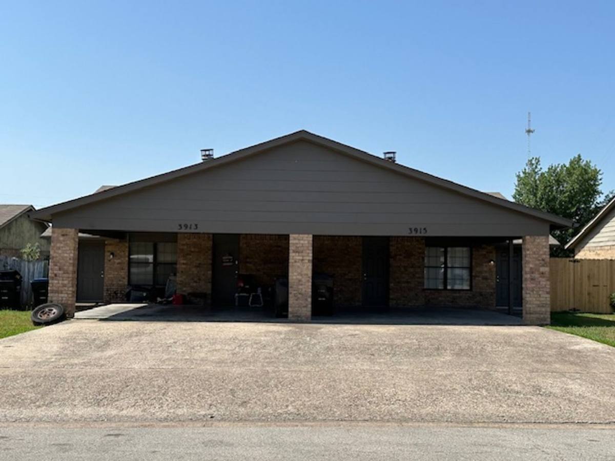 Apartment for rent at 3913 Peperport, Greenville, TX 75402