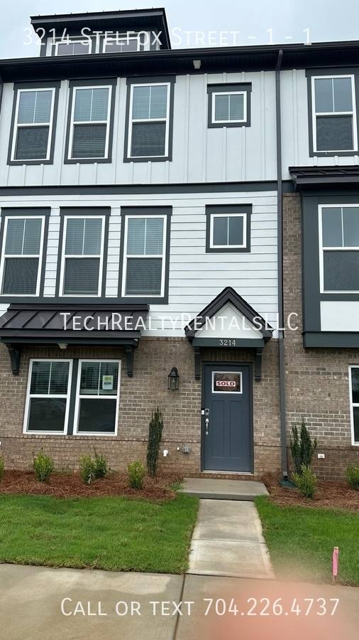 Townhouse for rent at 3214 Stelfox St #1, Charlotte, NC 28262