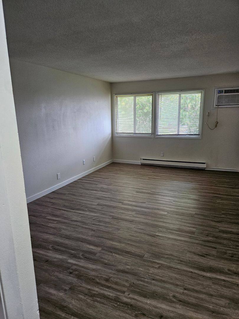 Apartment for rent at 6209 SE 5th St, Des Moines, IA 50315