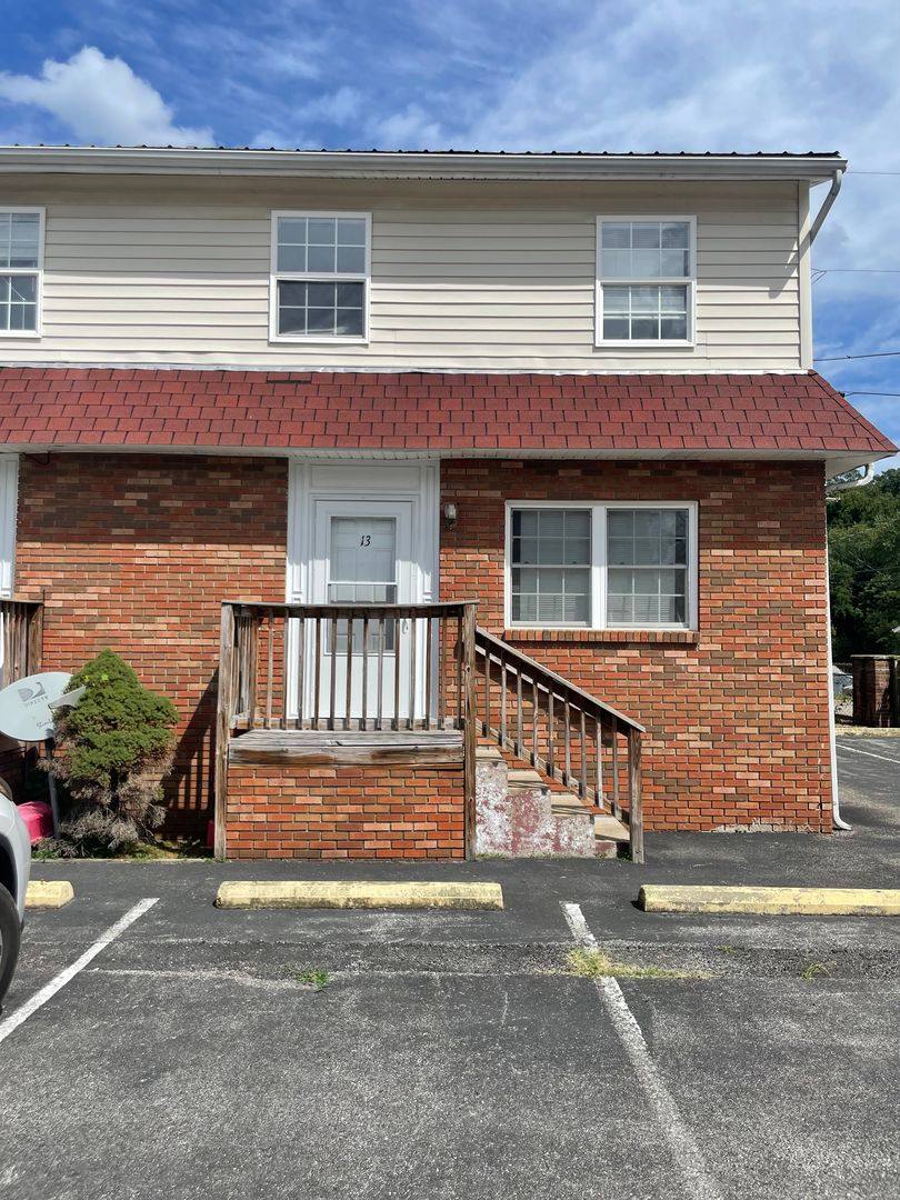Apartment for rent at 3228 Kanawha Terrace, Saint Albans, WV 25177