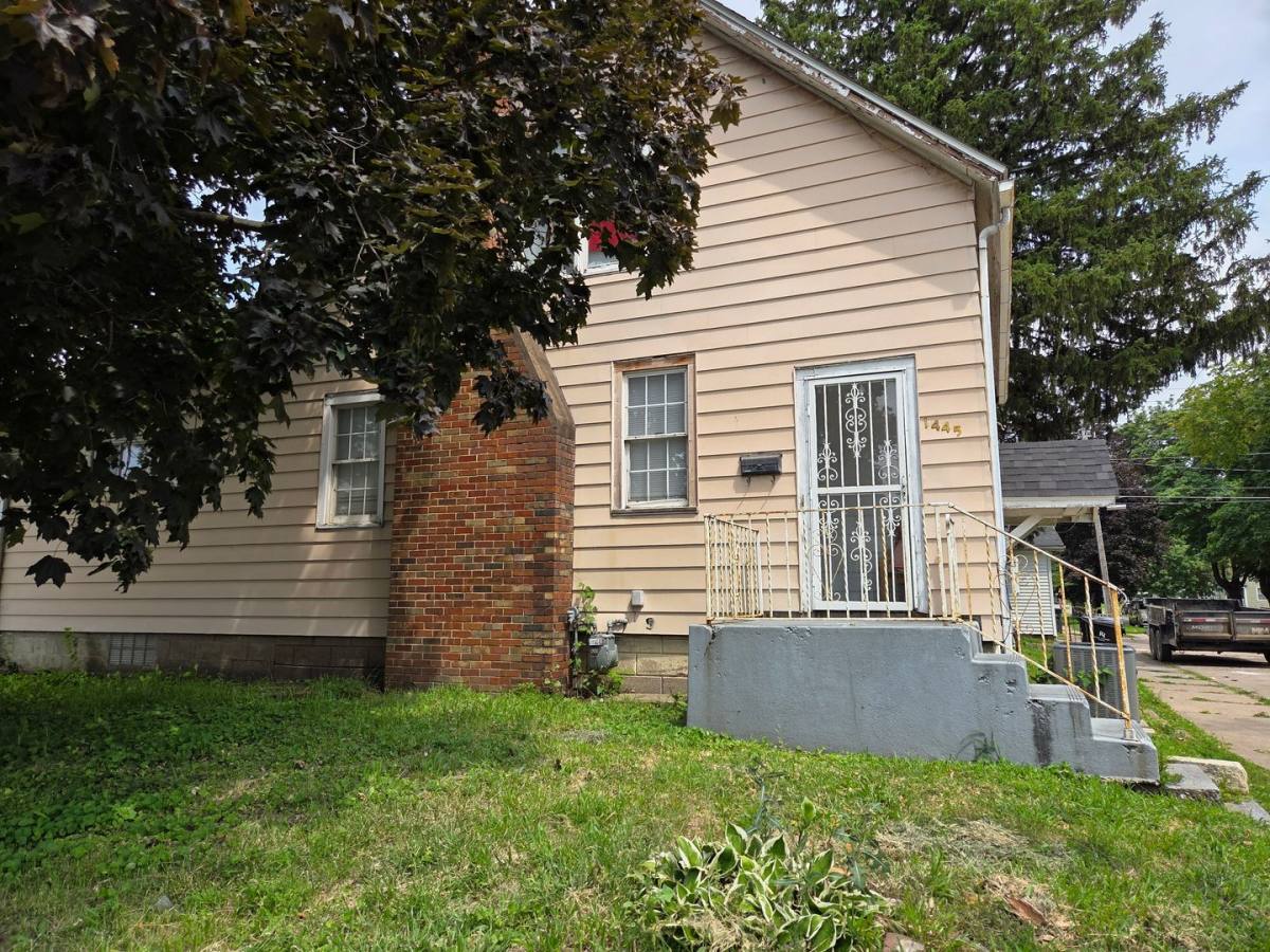House for rent at 1445 38th St, Rock Island, IL 61201