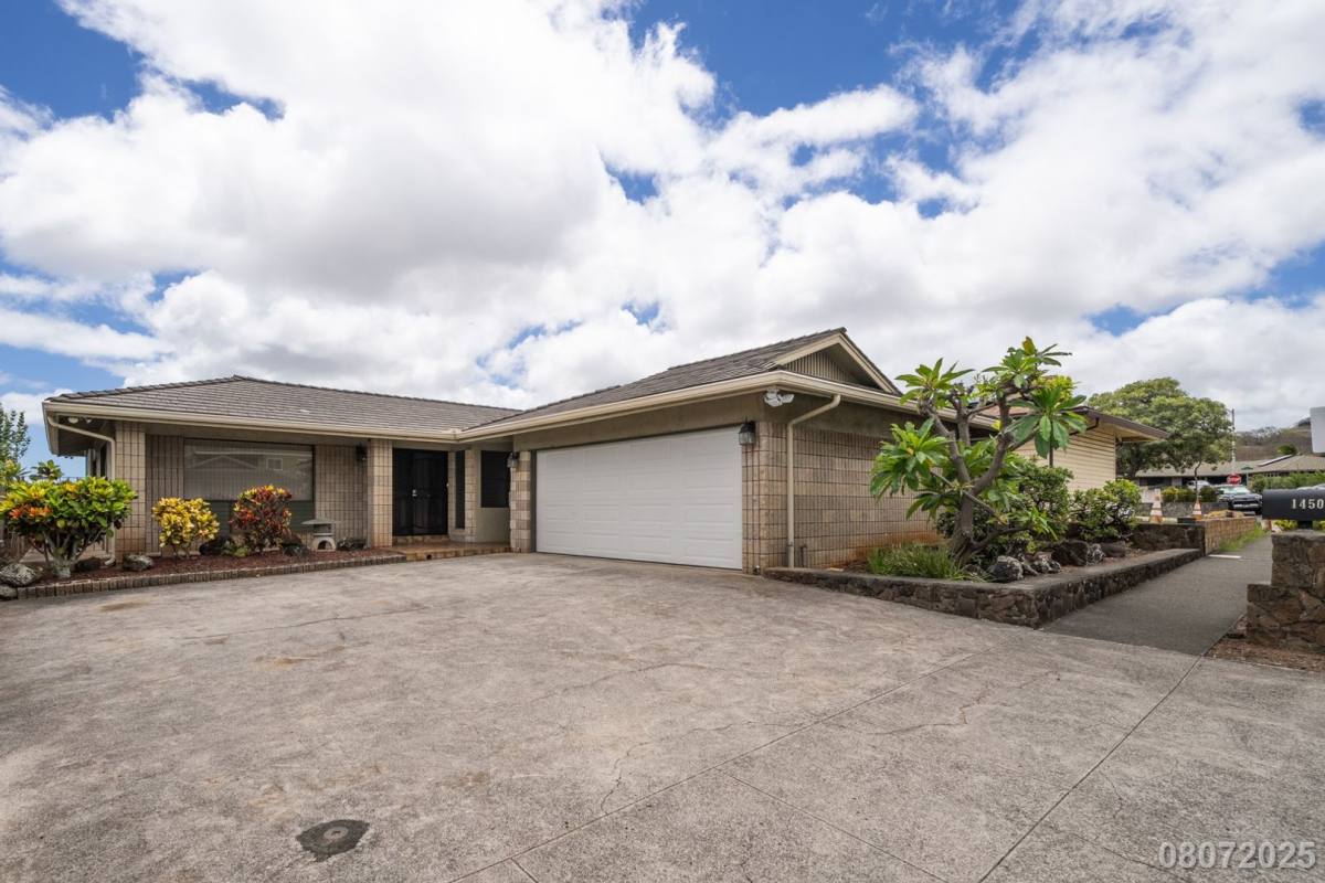 House for rent at 1450 Ala Naupaka St, Honolulu, HI 96818