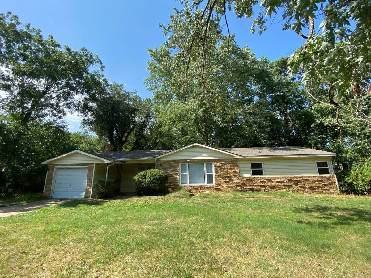 House for rent at 1136 S Maxwell Dr, Fayetteville, AR 72703