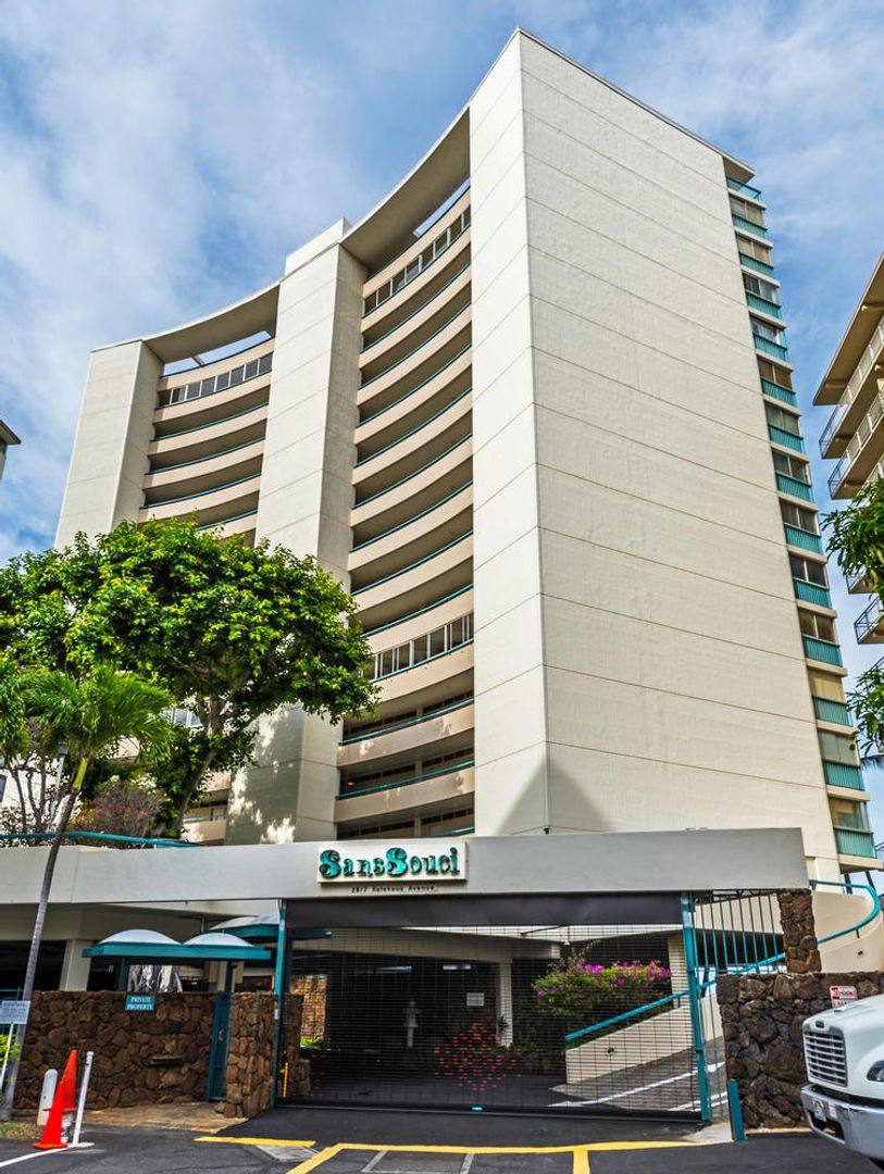 House for rent at 2877 Kalakaua Ave, Honolulu, HI 96815