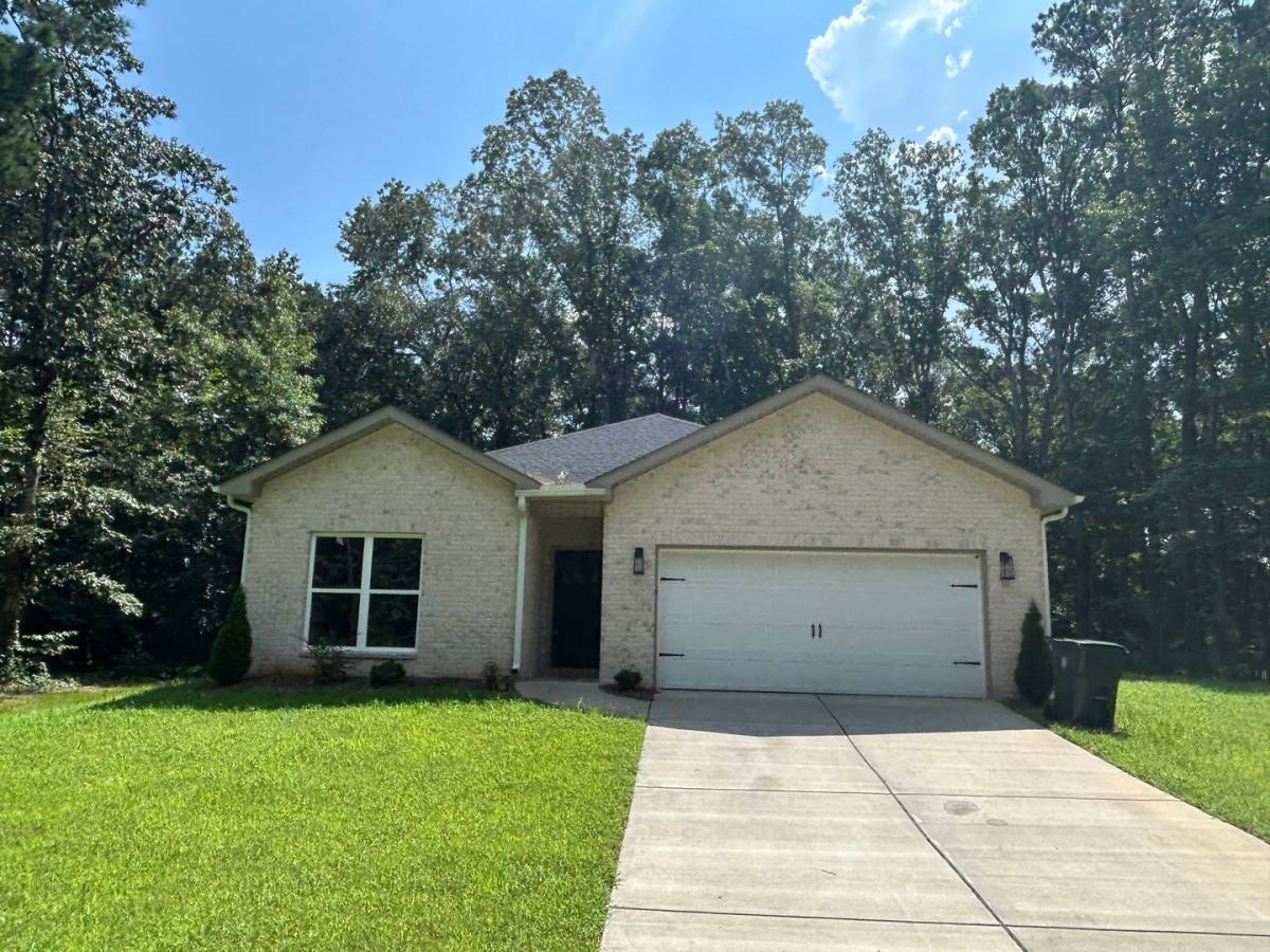 House for rent at 207 Dawn Dr, Toney, AL 35773