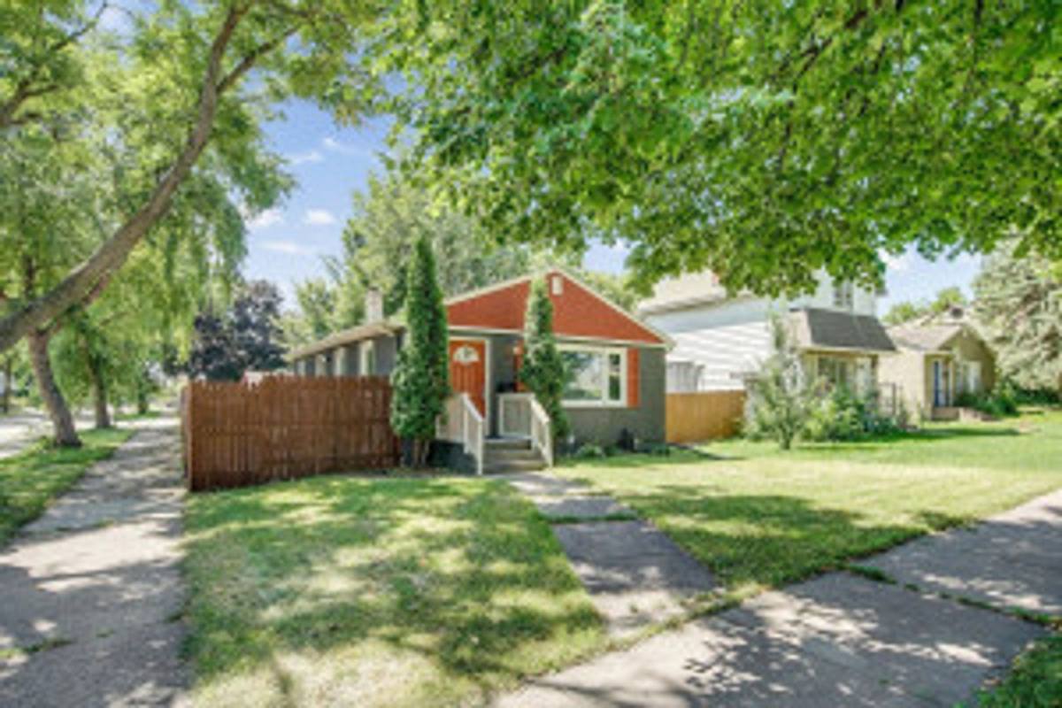 House for rent at 996 Fremont Ave, Saint Paul, MN 55106