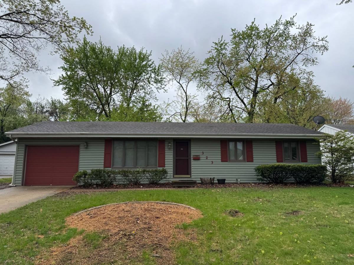 House for rent at 323 Rowe Dr, Bloomington, IL 61701