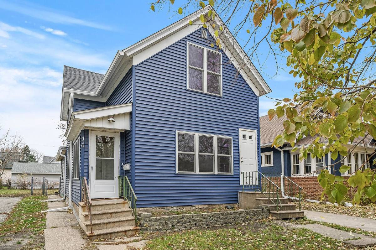 House for rent at 429 Bay St, Saint Paul, MN 55102