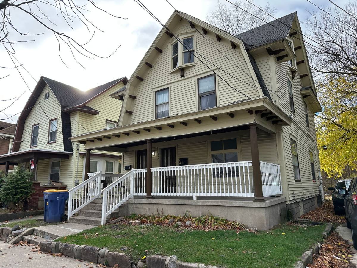 Apartment for rent at 849 Kalamazoo Ave SE, Grand Rapids, MI 49507