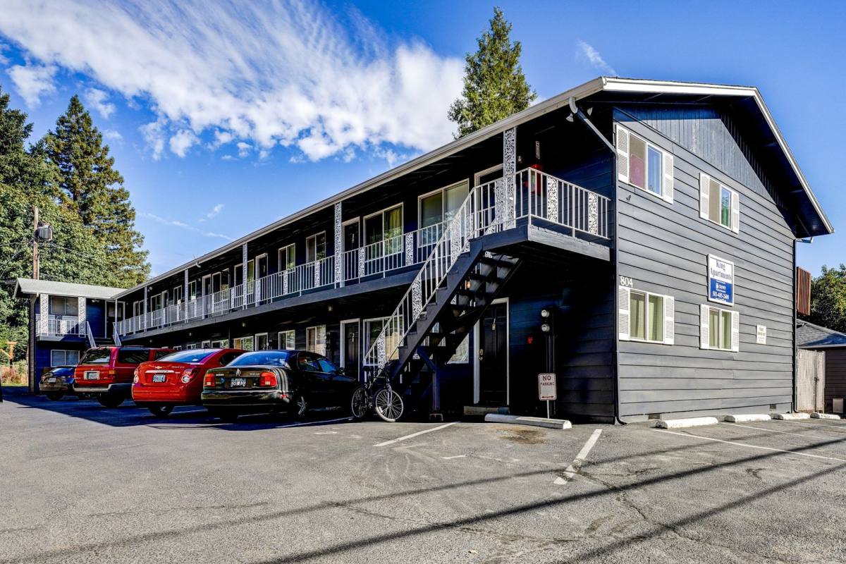Apartment for rent at 804-808 14th St NE, Salem, OR 97301